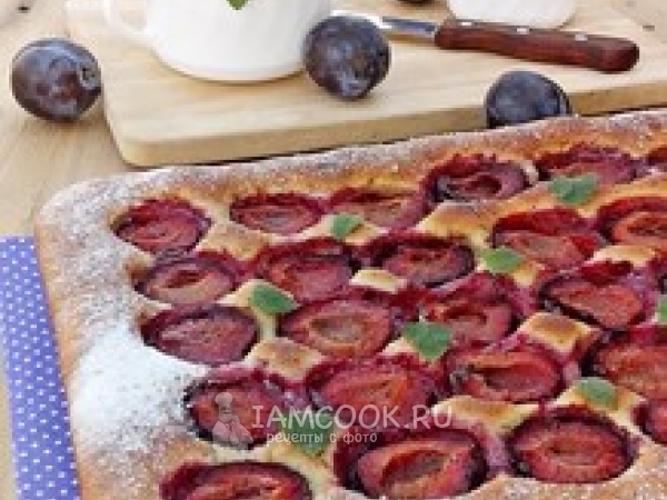 Пирог со сливами на дрожжах, рецепт с фото