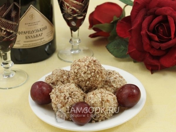 Виноград в сырной шубке с грецкими орехами, рецепт с фото