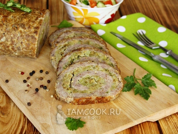 Мясной рулет с начинкой из брокколи, рецепт с фото