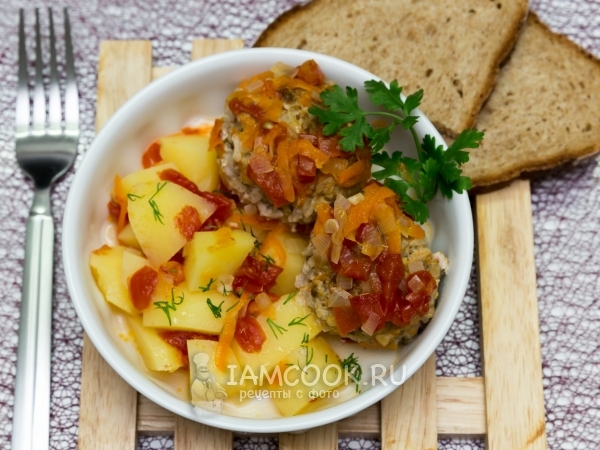 Тефтели, тушенные с картофелем, рецепт с фото