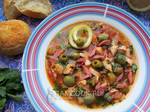 Солянка с колбасой и курицей, рецепт с фото