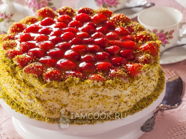 Бисквитный торт с клубникой, рецепт с фото