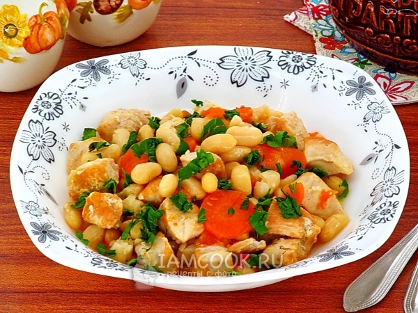 Куриное филе с фасолью в горшочке, рецепт с фото