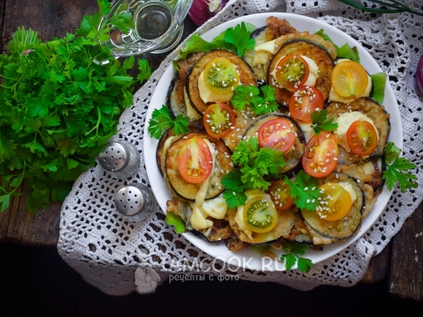 Баклажаны в кляре с помидорами и чесноком, рецепт с фото