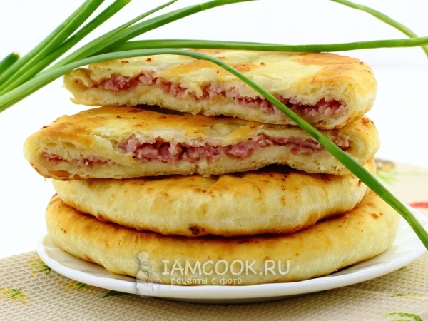 Лепешки с сыром и ветчиной на сковороде, рецепт с фото