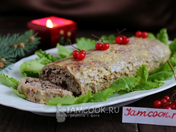 Праздничный рулет из свинины с черносливом и орехами, рецепт с фото