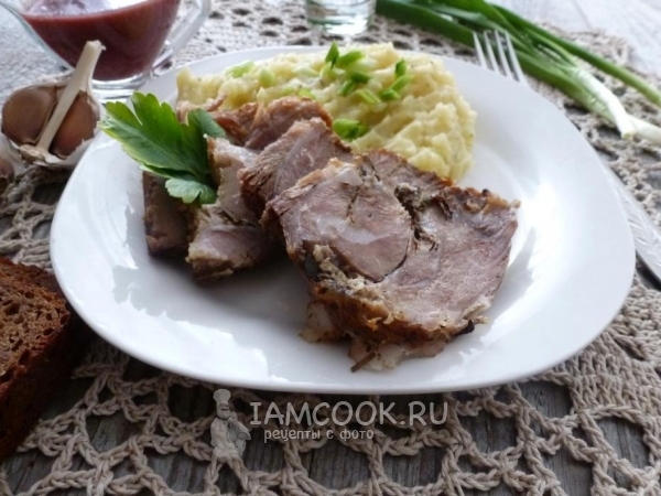 Запеченная свиная ножка (голяшка), рецепт с фото