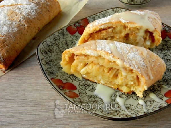 Рулет из творожного теста с яблоками и ананасом, рецепт с фото