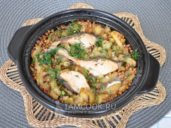 Горбуша с гречкой и баклажанами, рецепт с фото