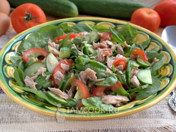 Салат со шпинатом и тунцом, рецепт с фото
