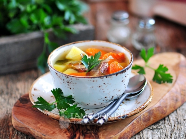 Уха из консервированной сайры, рецепт с фото