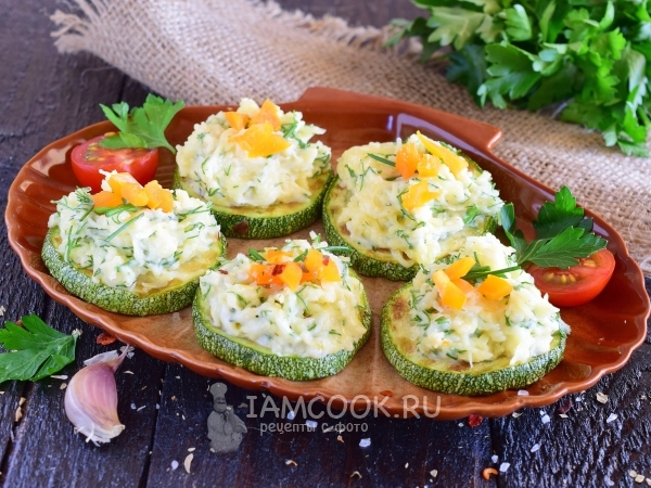 Жареные кабачки с сыром и чесноком, рецепт с фото