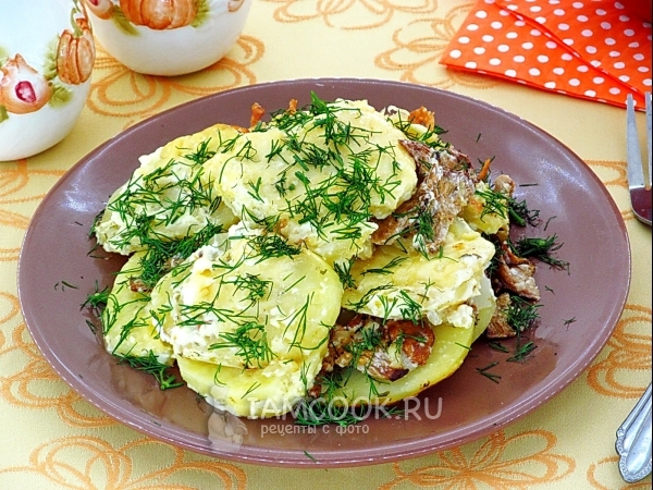 Картофель, запечённый с лисичками в мультиварке, рецепт с фото