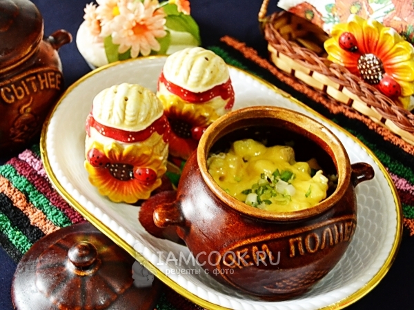Курица с картошкой и грибами в горшочках, рецепт с фото