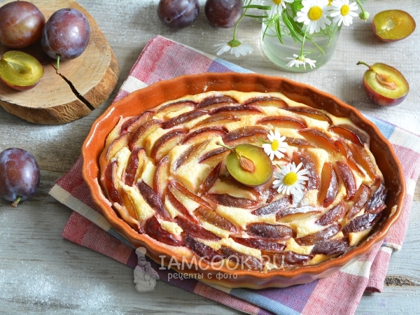 Творожная запеканка со сливами, рецепт с фото