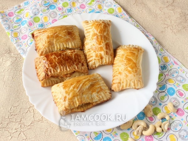 Слойки с орехами и вареньем, рецепт с фото