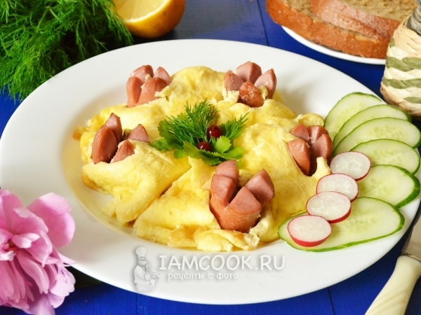 Омлет с сосисками в мультиварке, рецепт с фото