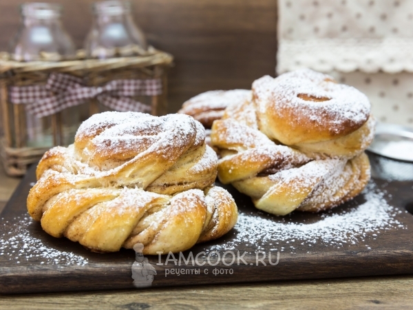 Булочки-плетенки с корицей, рецепт с фото