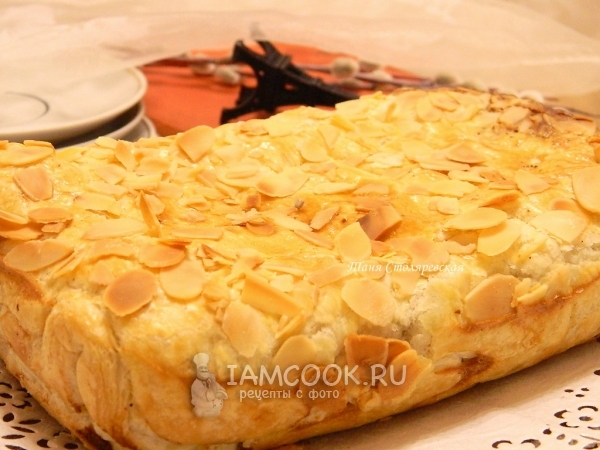 Французский слоеный пирог с миндальным кремом, рецепт с фото