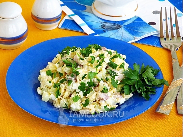 Салат из сельди с картофелем, сыром и яйцами, рецепт с фото