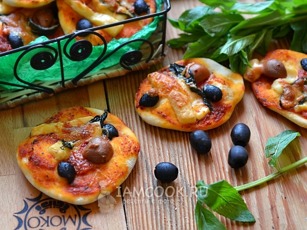Мини-пицца с оливками и сыром, рецепт с фото