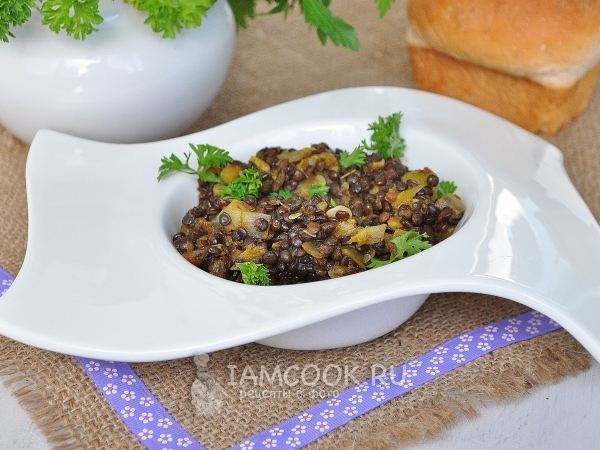 Кабачки тушеные в морковном соке c чечевицей, рецепт с фото