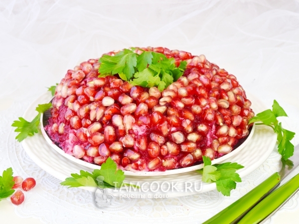 Салат «Гранатовый браслет» классический, рецепт с фото