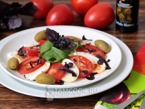 Моцарелла с помидорами, рецепт с фото