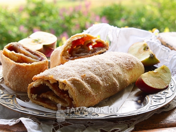 Постный штрудель с яблоками, рецепт с фото