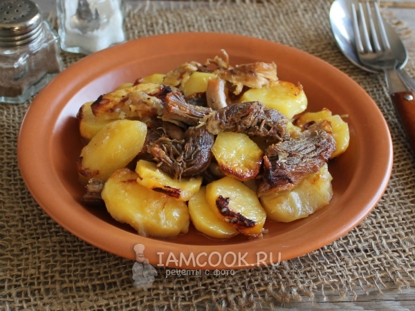 Картошка с тушенкой в духовке, рецепт с фото