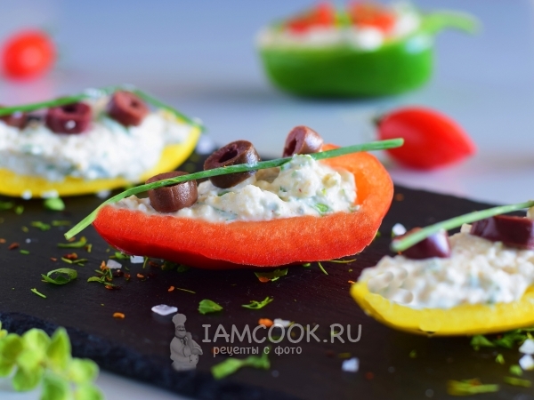 Перец, фаршированный творогом с чесноком и зеленью, рецепт с фото