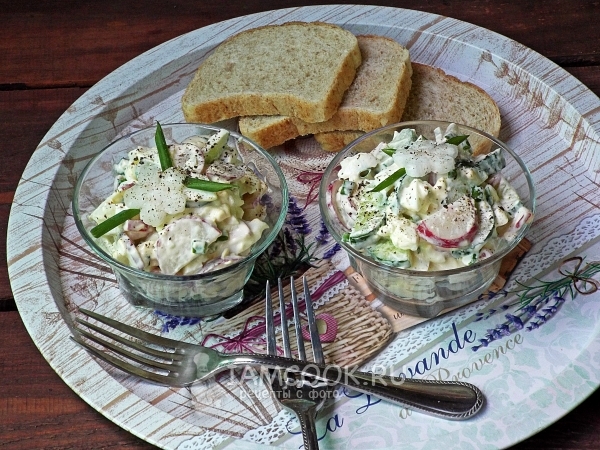 Салат с редиской, огурцом и яйцом, рецепт с фото