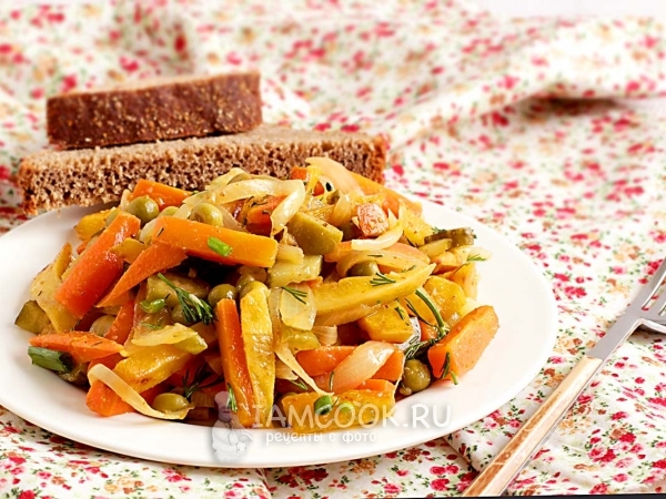 Салат из тушеной моркови, рецепт с фото