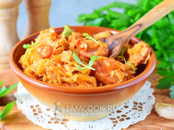 Тушёная квашеная капуста с сосисками, рецепт с фото