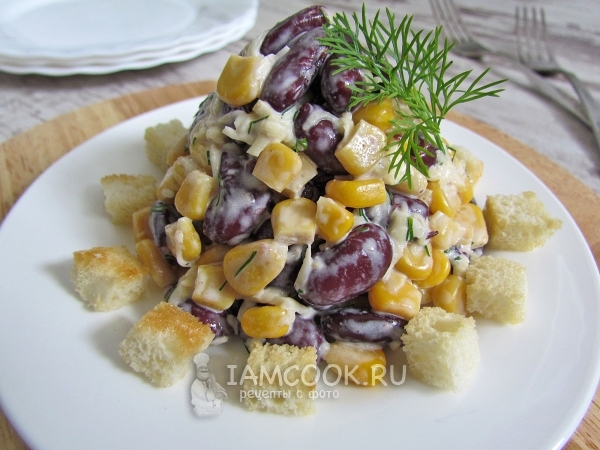 Салат с кукурузой и сухариками, рецепт с фото
