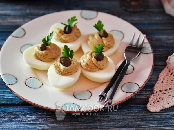 Яйца, фаршированные шпротами, рецепт с фото