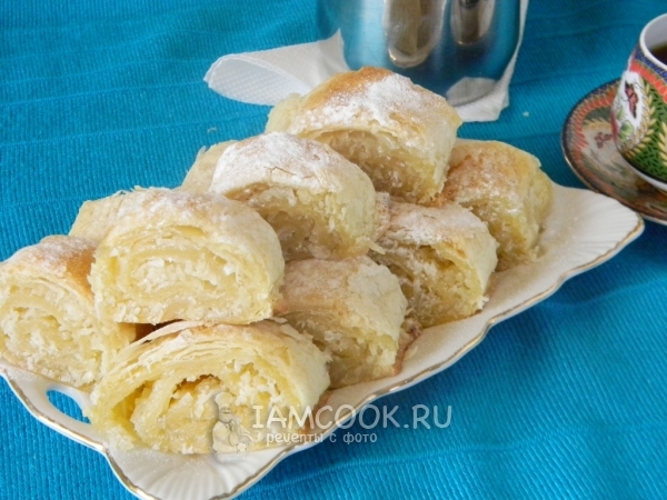Рулет из слоеного теста «Чудо-кокос», рецепт с фото