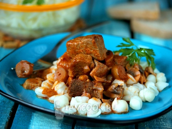 Свинина с грибами в мультиварке, рецепт с фото