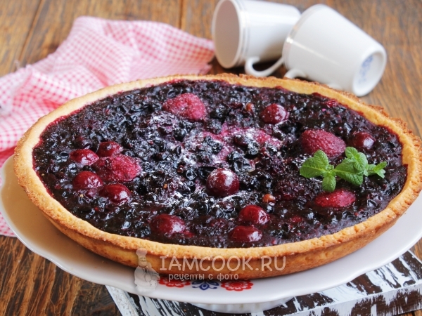 Песочный пирог с замороженными ягодами, рецепт с фото