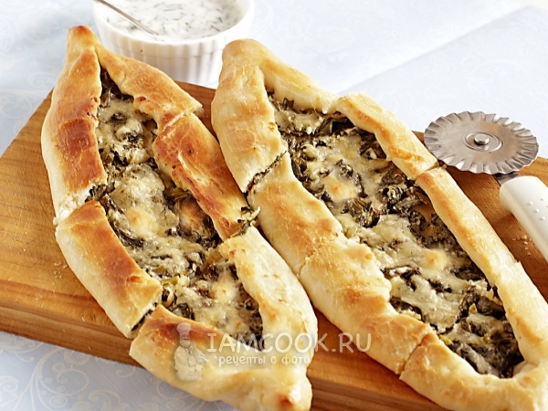 Турецкие пиде со шпинатом и брынзой, рецепт с фото