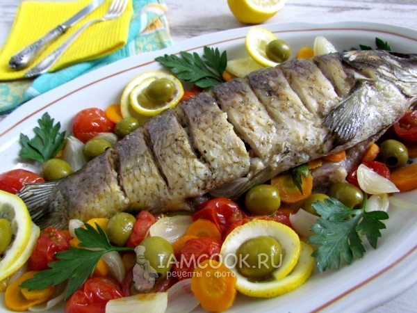 Карп, запеченный в фольге, рецепт с фото