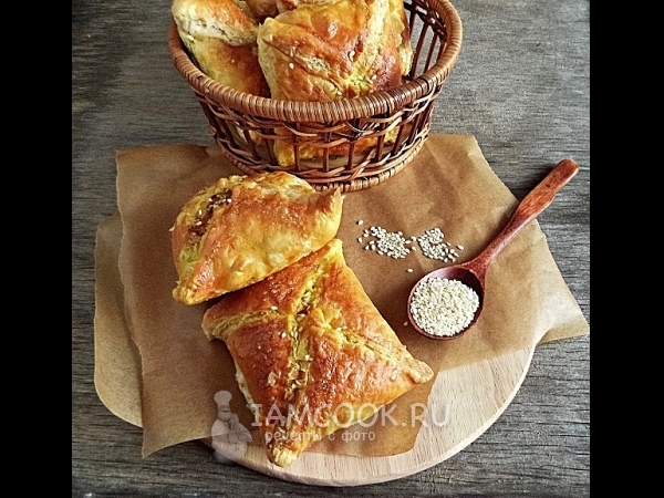 Слоёные пирожки с мясом и грибами, рецепт с фото