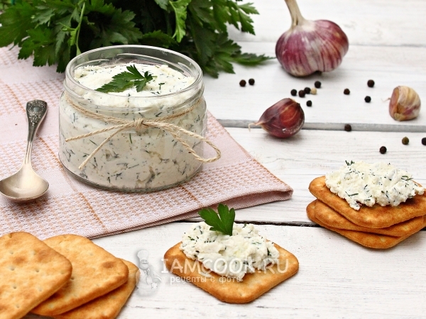 Творог с чесноком и зеленью, рецепт с фото
