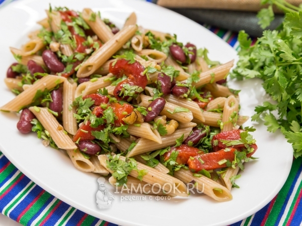 Пенне с фасолью, маринованным перцем и орехами, рецепт с фото
