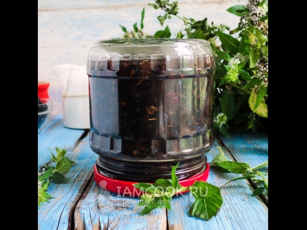 Черная смородина в собственном соку на зиму, рецепт с фото