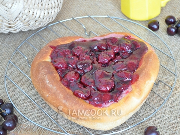 Пирог с вишнёвой начинкой и маскарпоне, рецепт с фото