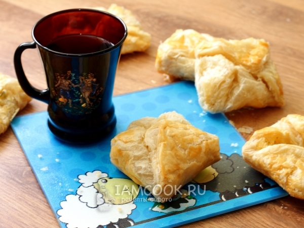 Хачапури из слоеного теста, рецепт с фото