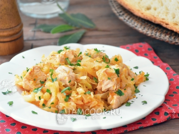 Тушеная капуста с индейкой, рецепт с фото