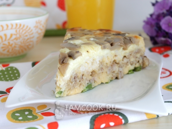 Заливной пирог с грибами, сыром, фаршем и рисом, рецепт с фото