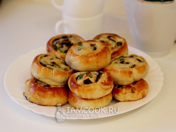 Слоеные булочки с картофелем и грибами, рецепт с фото